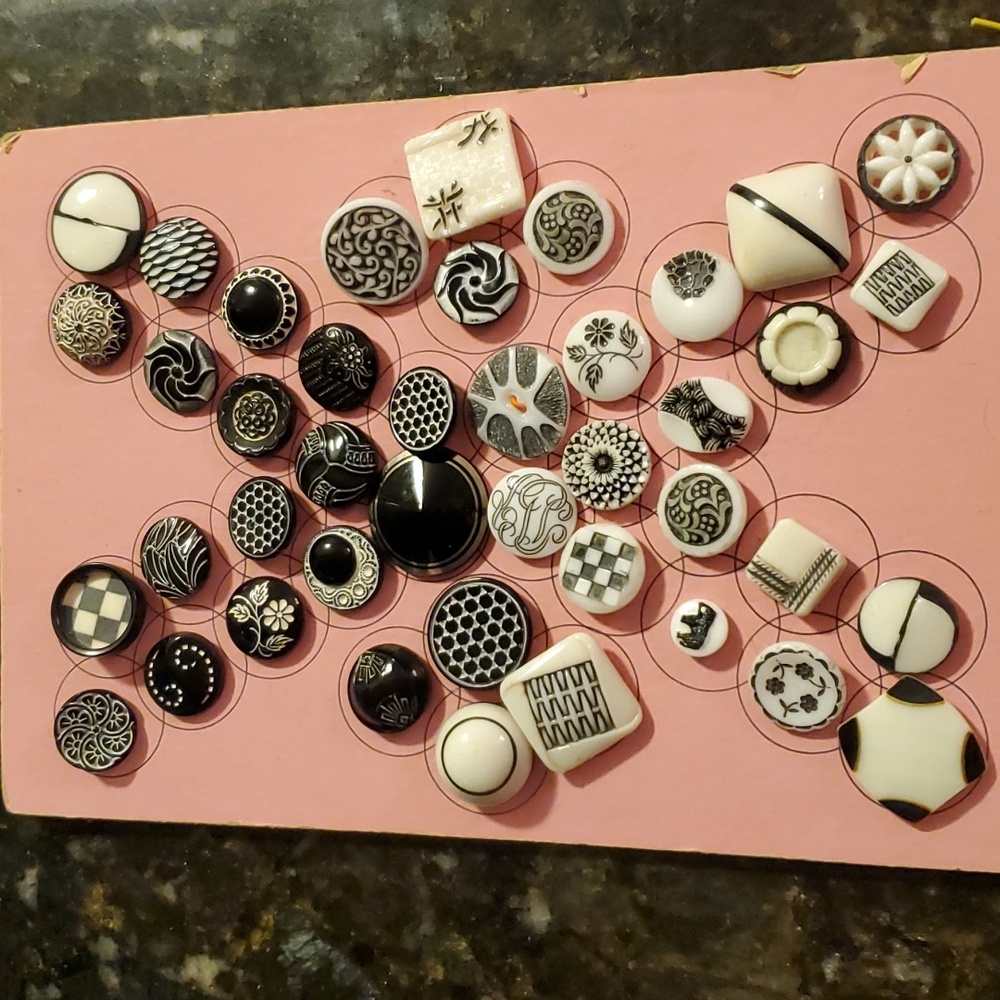 BUTTONS VINTAGE GLASS BUTTONS CARD